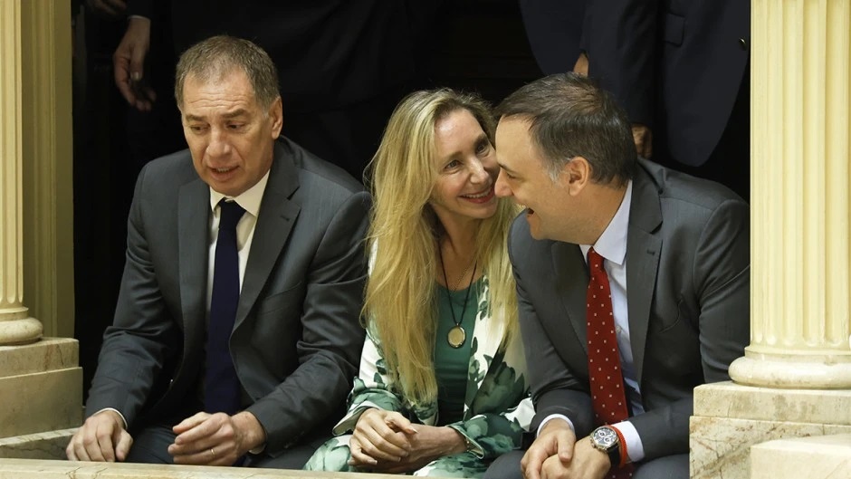 Karina piensa en Adorni como vicepresidente